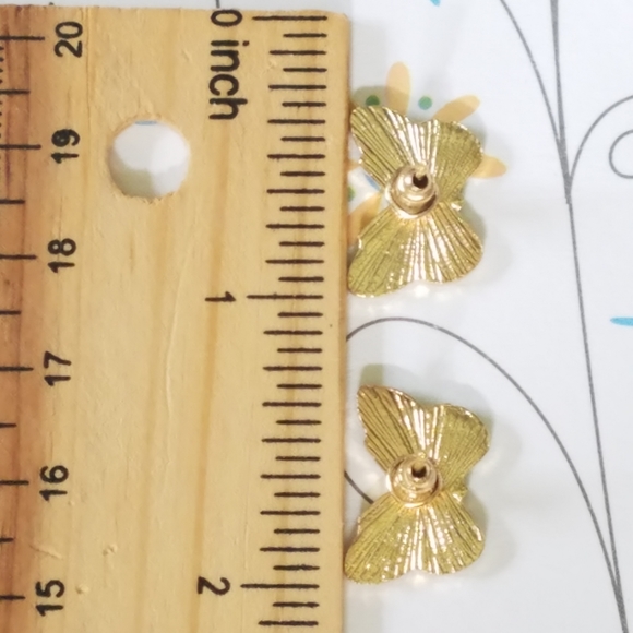 Gold butterfly earrings - Picture 3 of 3